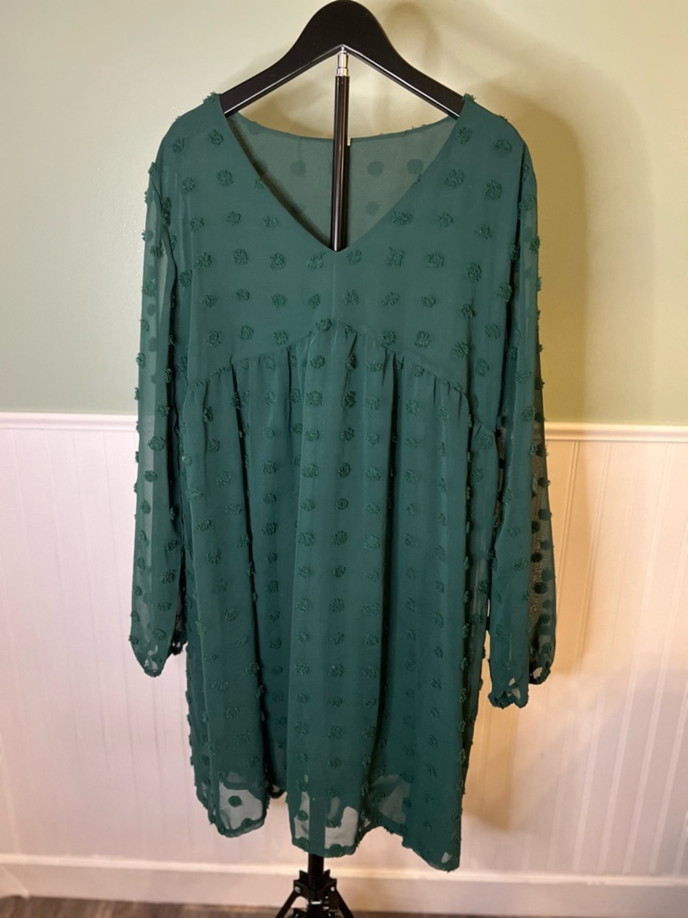 Textured V-Neck Midi Dress w/Sheer Sleeves in Forest Green. Size 2XL.